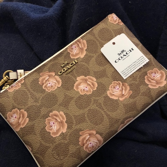NWT Coach RARE rose print wristlet-PRICE FIRM - Picture 3 of 4